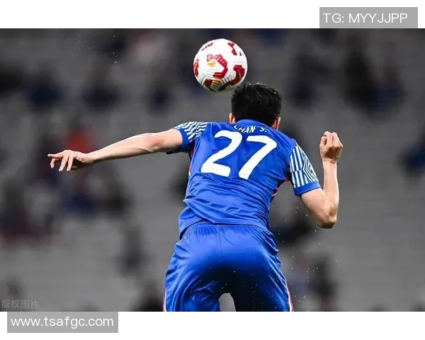 中卫足球明星球衣图片欣赏与解析展现足球魅力与风采