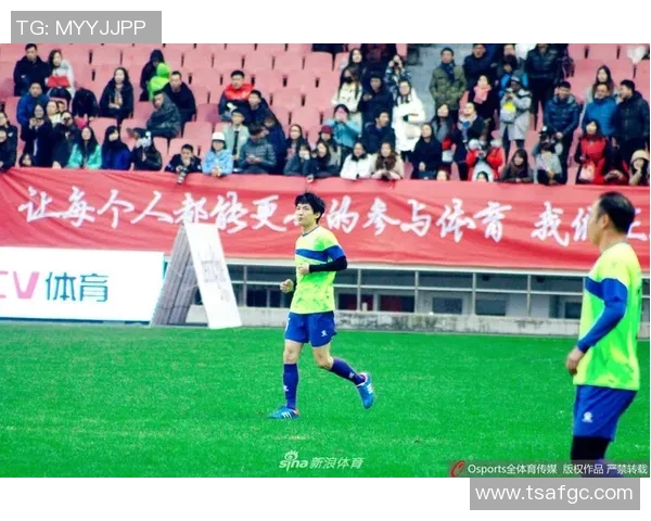 带布字的足球明星们如何在绿茵场上展现风采与魅力