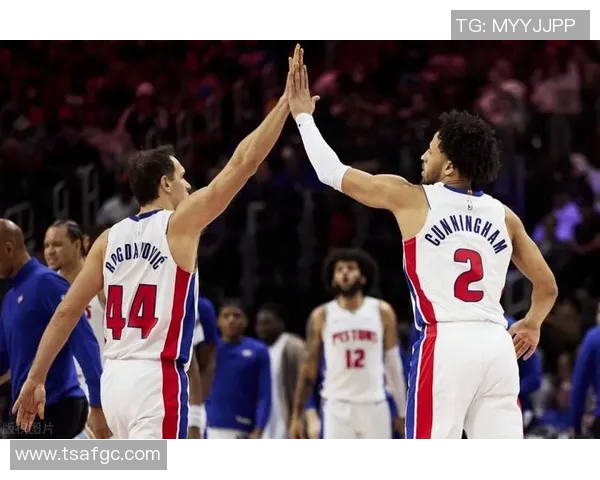 多伦多猛龙与活塞激战正酣球迷期待精彩对决与惊喜表现